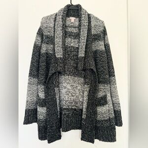 CHICOS GREY & BLACK CHUNKY STRIPE LONG LINED CARDIGAN SIZE 1/SMALL
